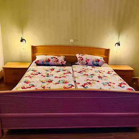 Am Dorfbrunnen Apartman *
