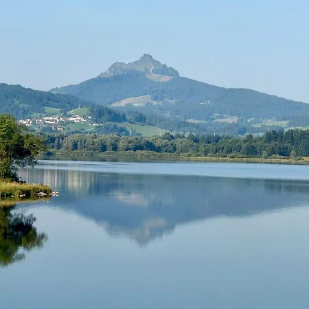 Am Dorfbrunnen In - Bauernhauscharme Im Allgaeu * Wertach